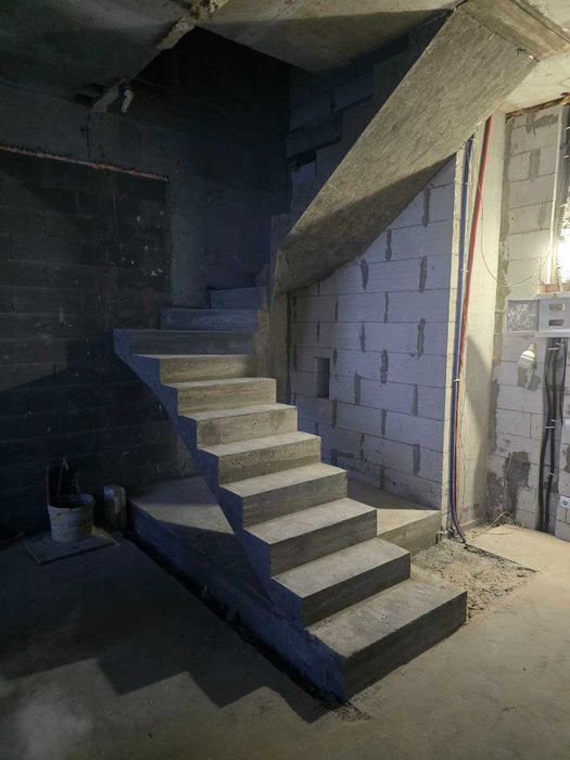 Сходи ПІД КЛЮЧ для будинку, Прямі / Гвинтові бетонні сходи Вишгород!