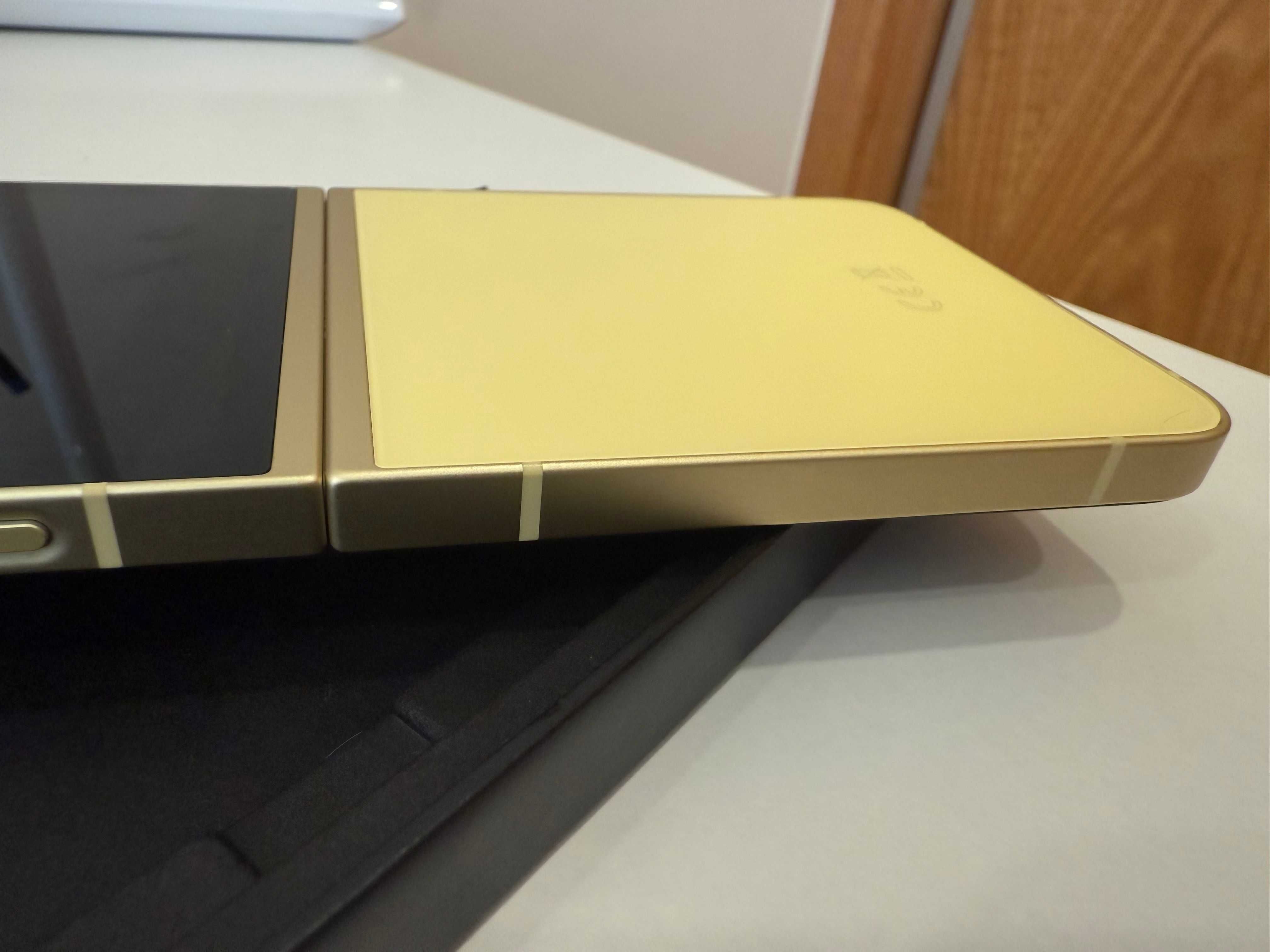 Galaxy Z Flip 6 256GB (como NOVO) inclui capas