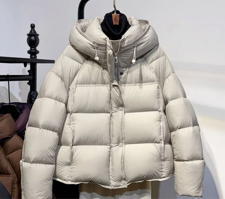 Стильна жіноча куртка