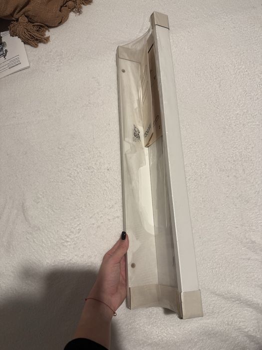 Biala polka scienna Ikea Mosslanda