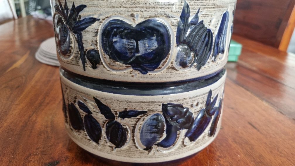Stary piękny słój ceramiczny wypalany do ogórków ponczu