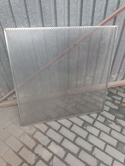 Sito do kombajna ze stali nierdzewnej 101.5x101.5x1.7cm  otwory 8mm