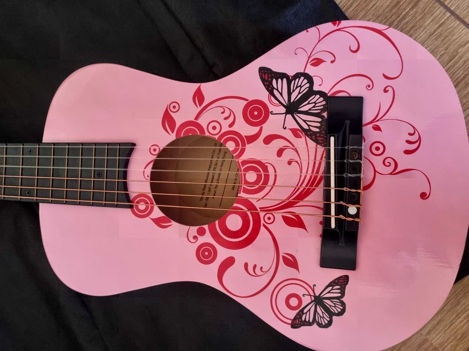 Violão infantil cor de rosa