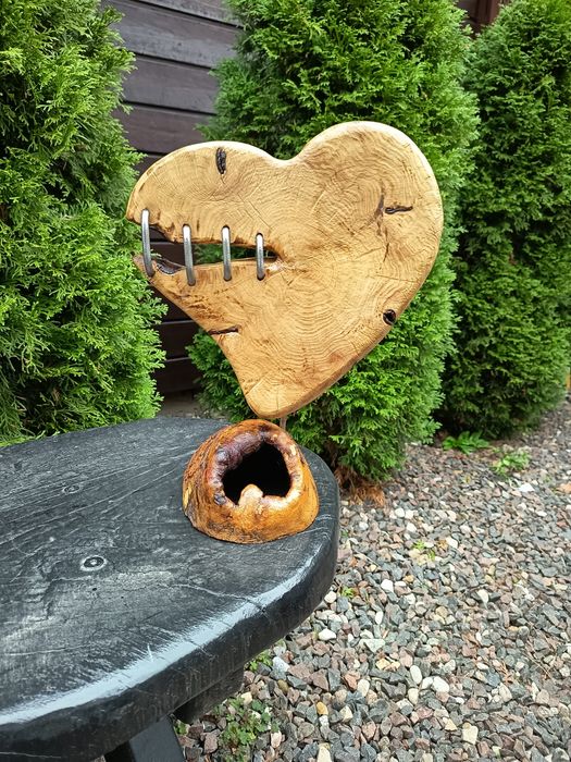 Figura z drewna w kształcie serca