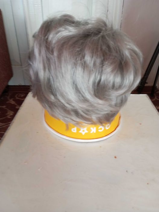 Парики двох видів