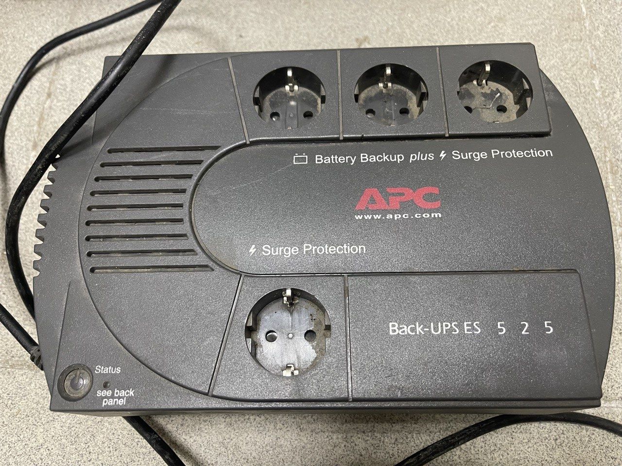 ДБЖ APC Back-UPS ES BE525-RS, потужність 525 ВА.