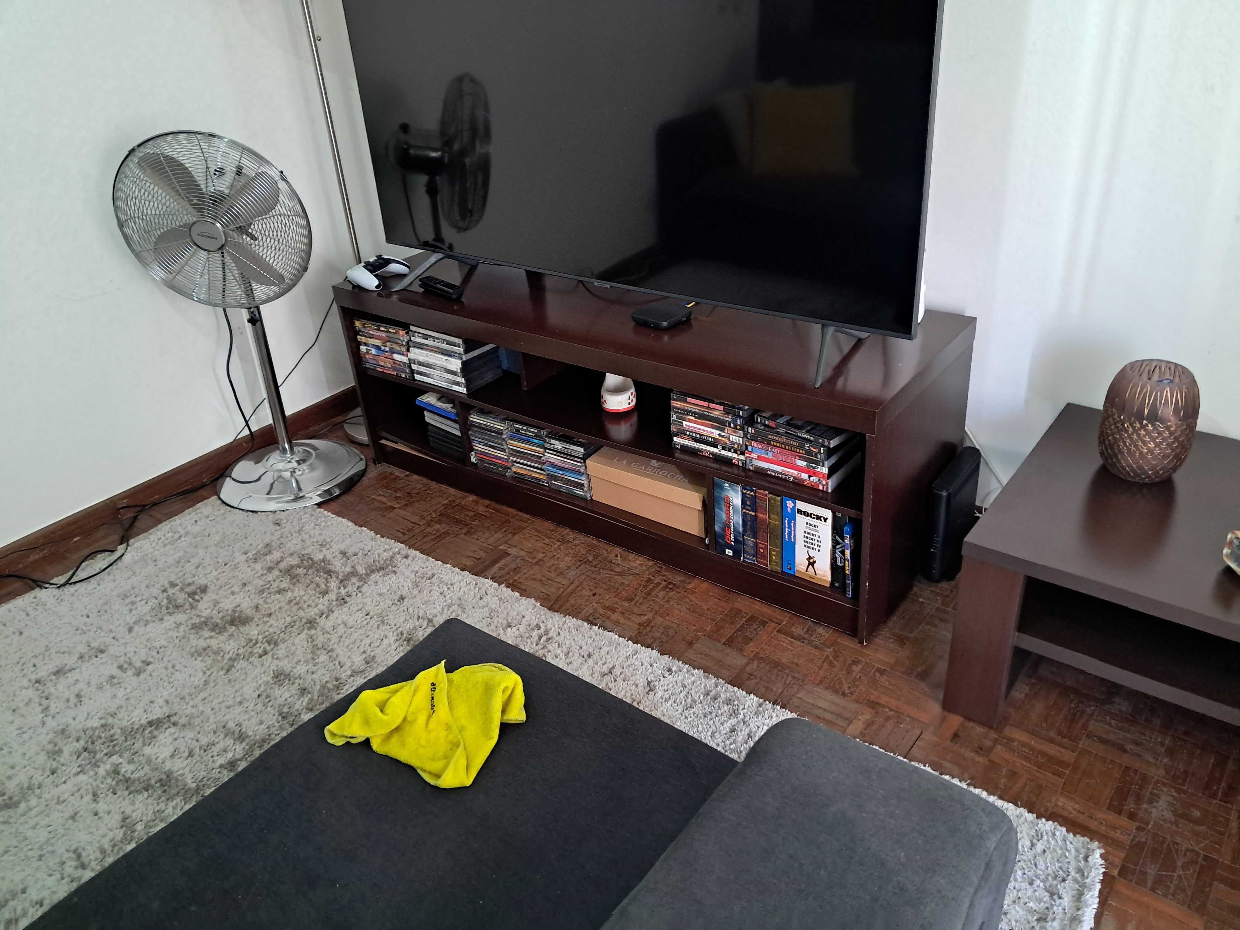 Vendo Sofá e mesa de centro