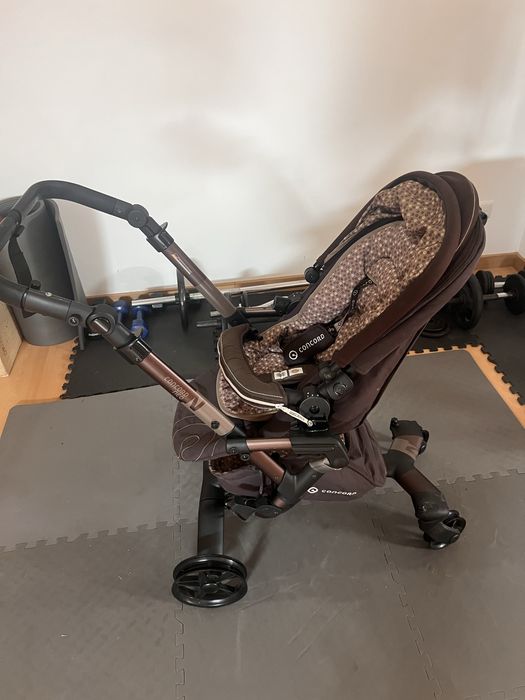 Carrinho de bebé com ovinho e sistema de Isofix