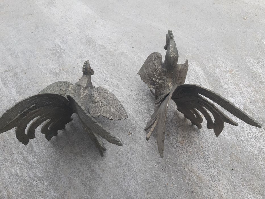 Conjunto de galos em metal