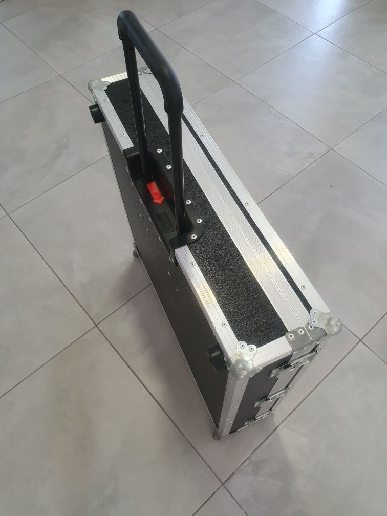 Flight case como nova