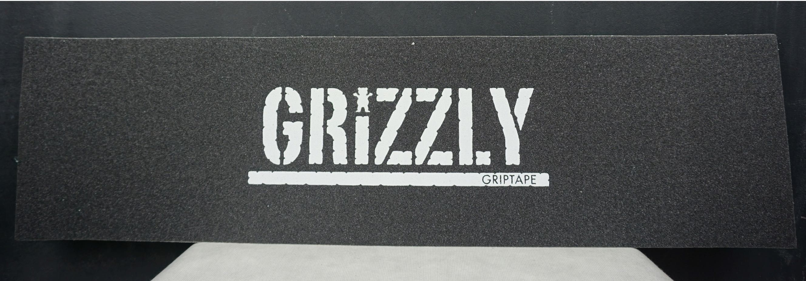 Grip do deskorolki Grizzly White Logo