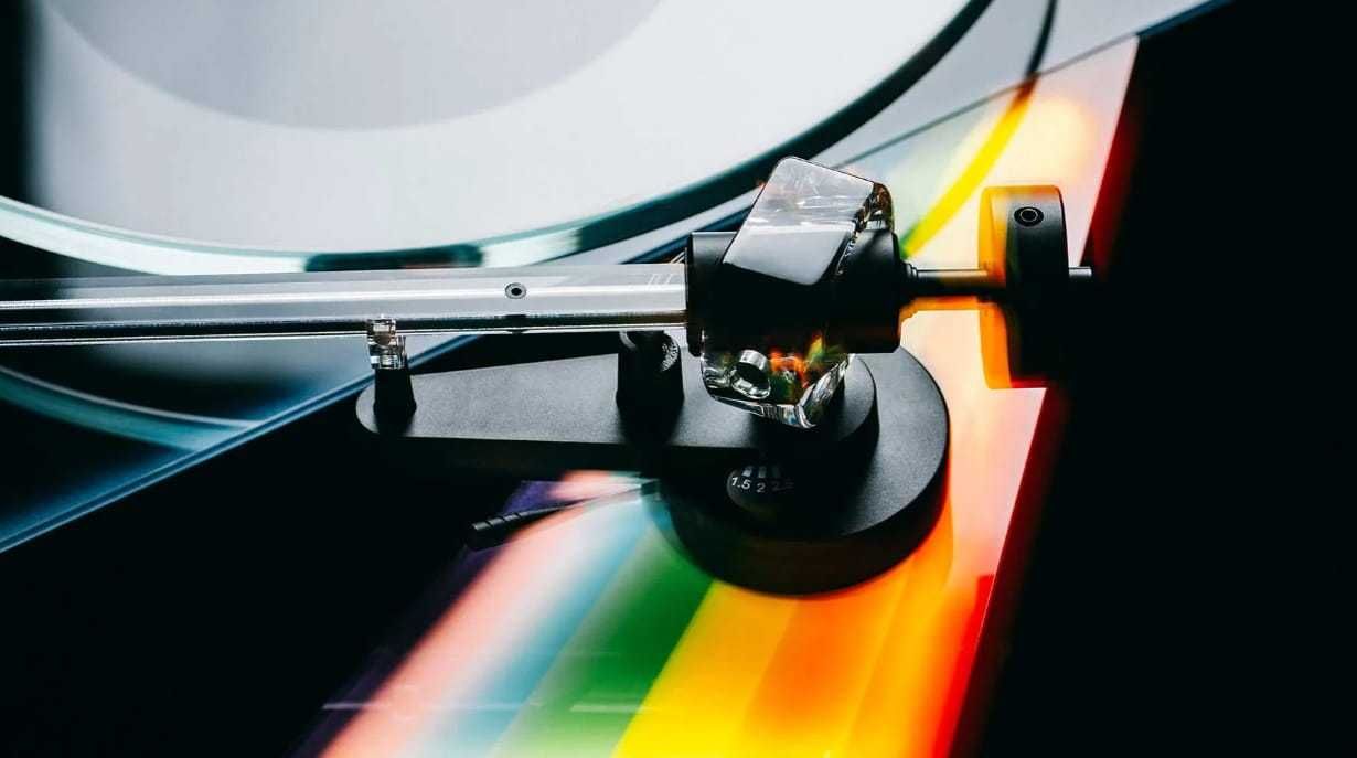 Gramofon  Pro-Ject The Dark Side Of The Moon Special Edition Turntable