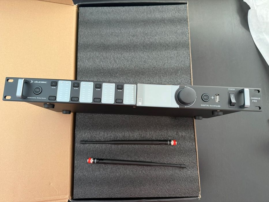 Vendo equipamento completo para som amplificador com 4 microfones sem