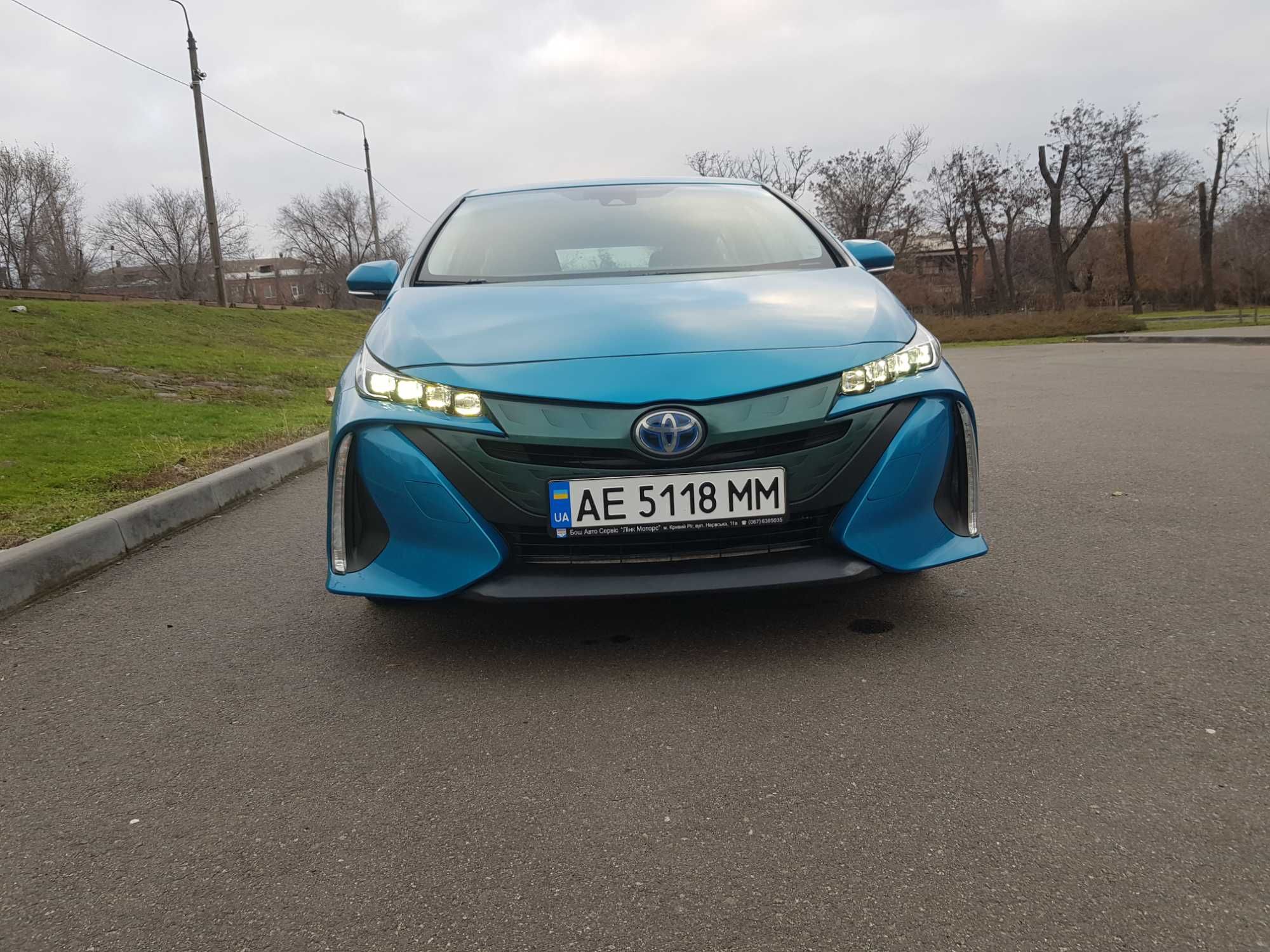 Продам тойота prius prime 2019