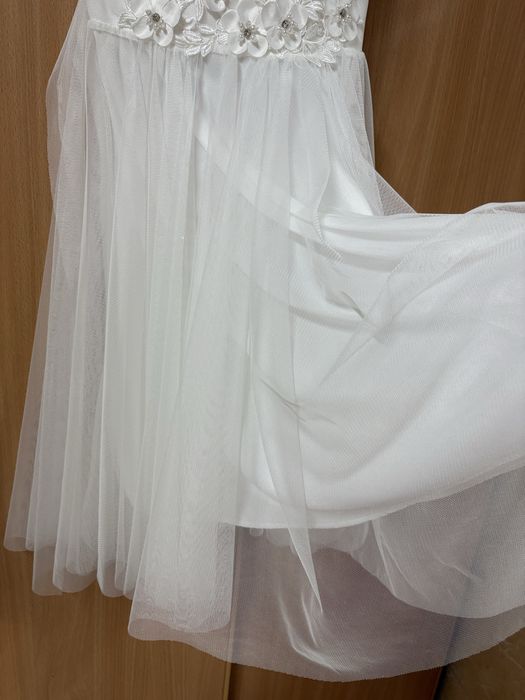 Biała sukienka elegancka