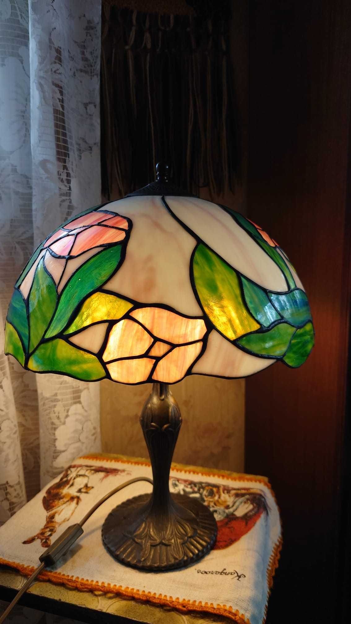 Lampa Tiffany motyw kwiaty