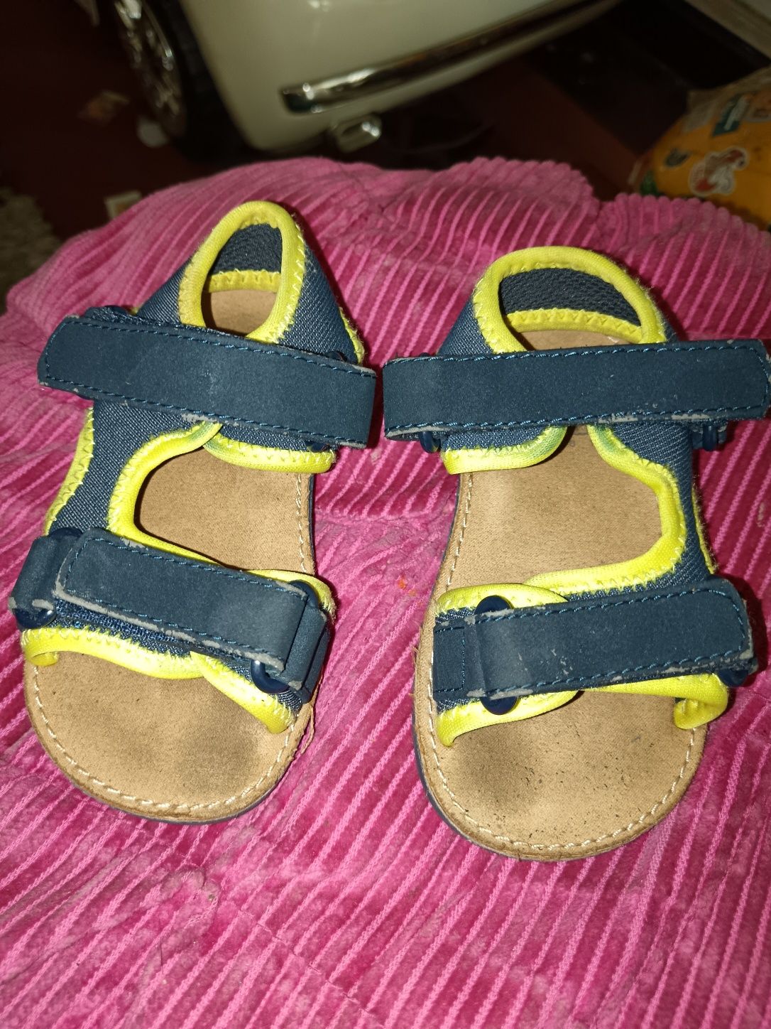 Chinelos e sandalias
