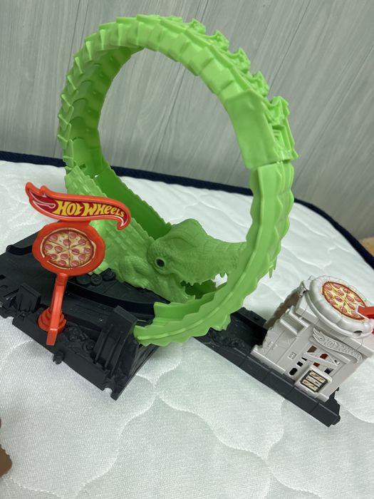 Набір Hotwheels летюча миша, акула, крокодил, мийка