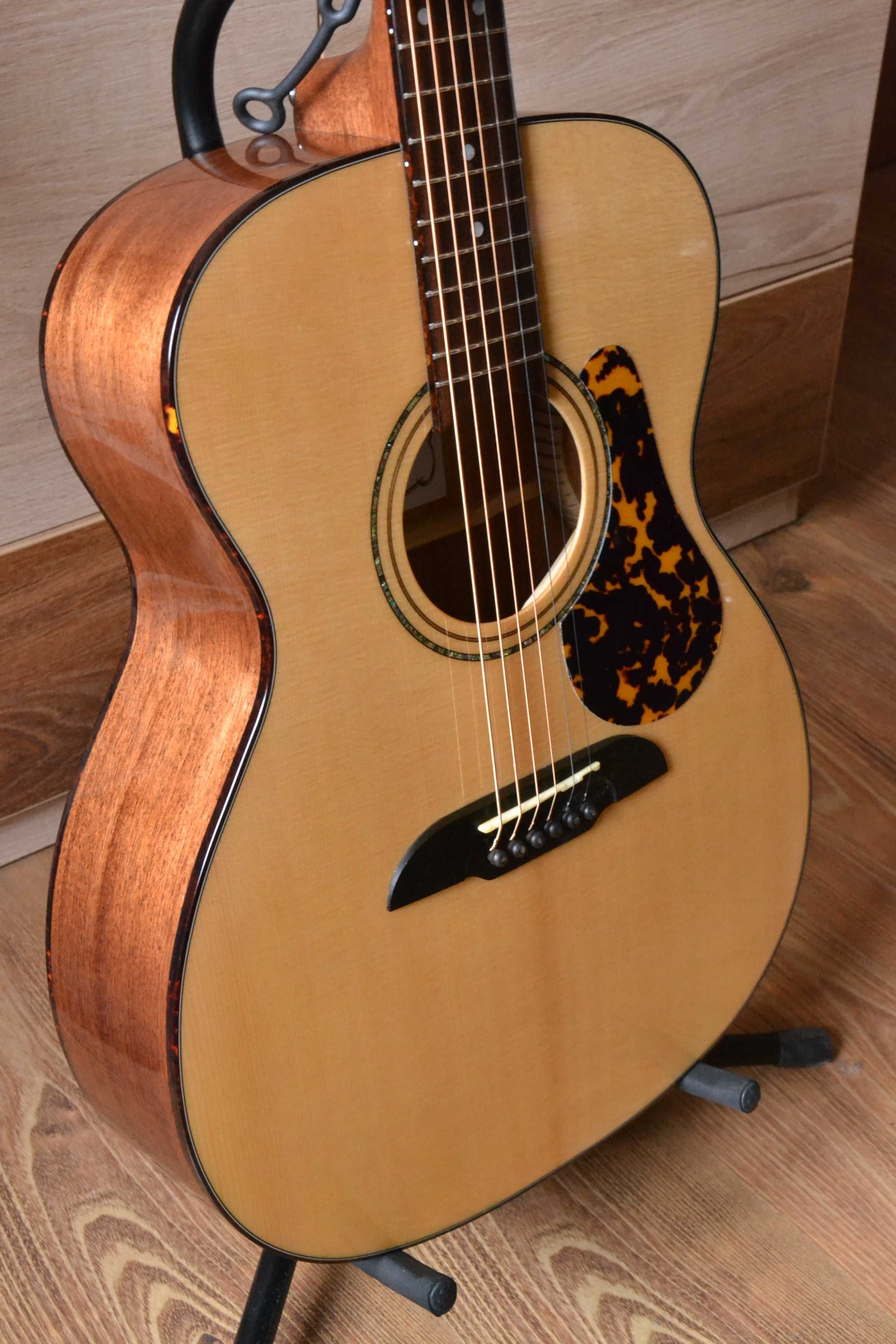Gitara akustyczna Framus
