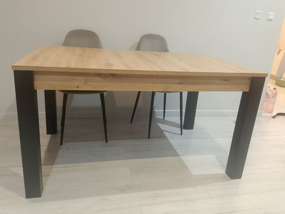 Sprzedam stół  do salonu