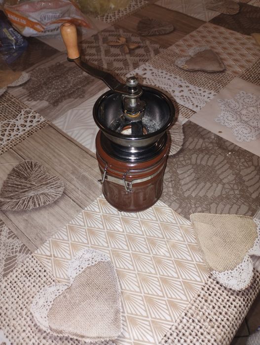 Ручная кофемолка
