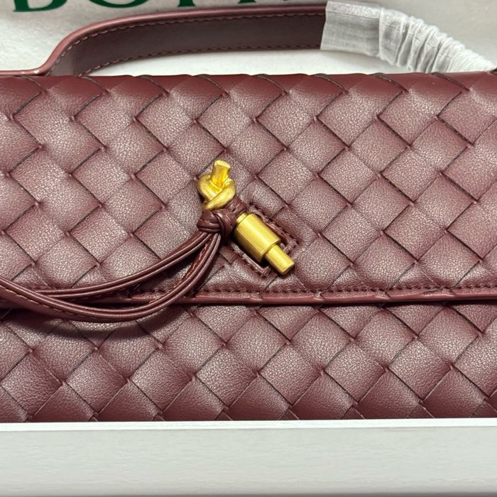 Клатч в стилі bottega veneta