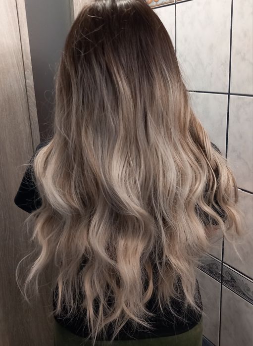 Peruka syntetyczna włosy długie falowane