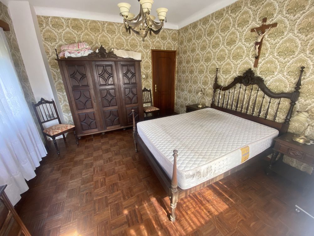 Quarto completo usado em madeira maciça