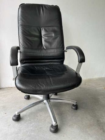 Fotel biurowy, obrotowy, skórzany, czarny