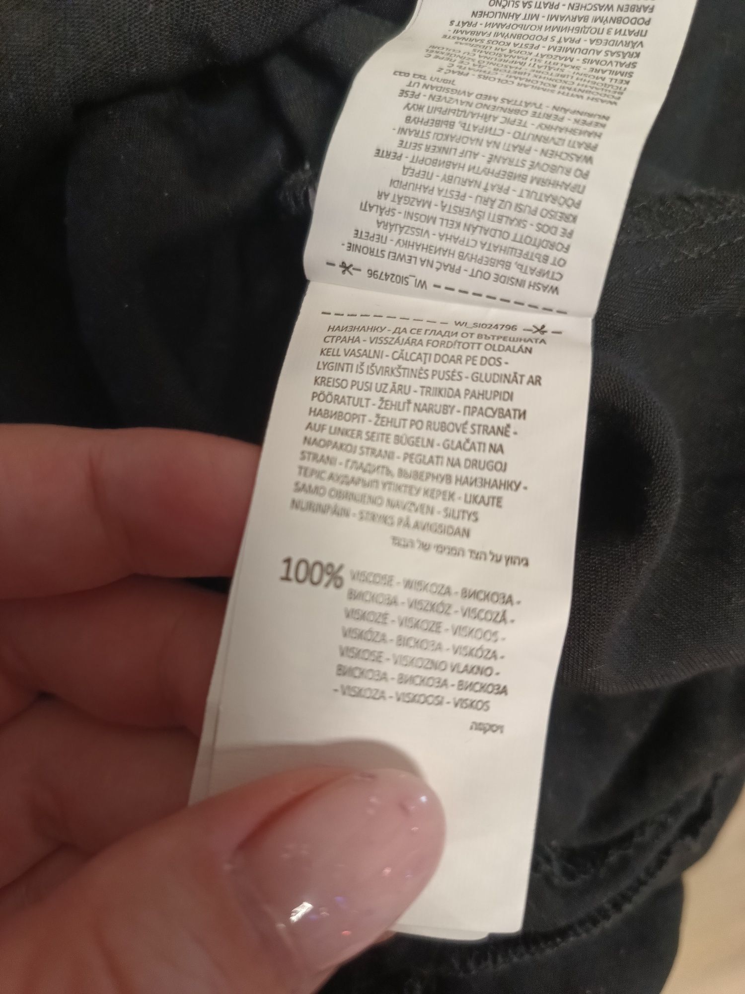Damski czarny letni wiskozowy kombinezon ze złotym suwakiem