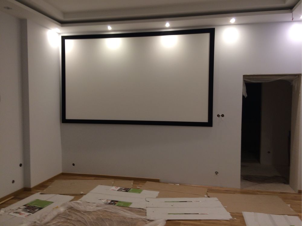Witam sprzedam projektor z Ekranem o wymiarach 200 cm na 325cm tzn150”