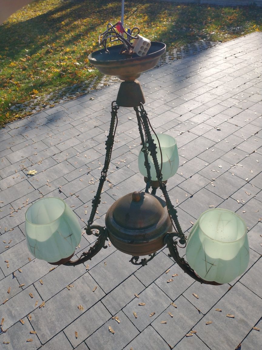 Stary  żyrandol.