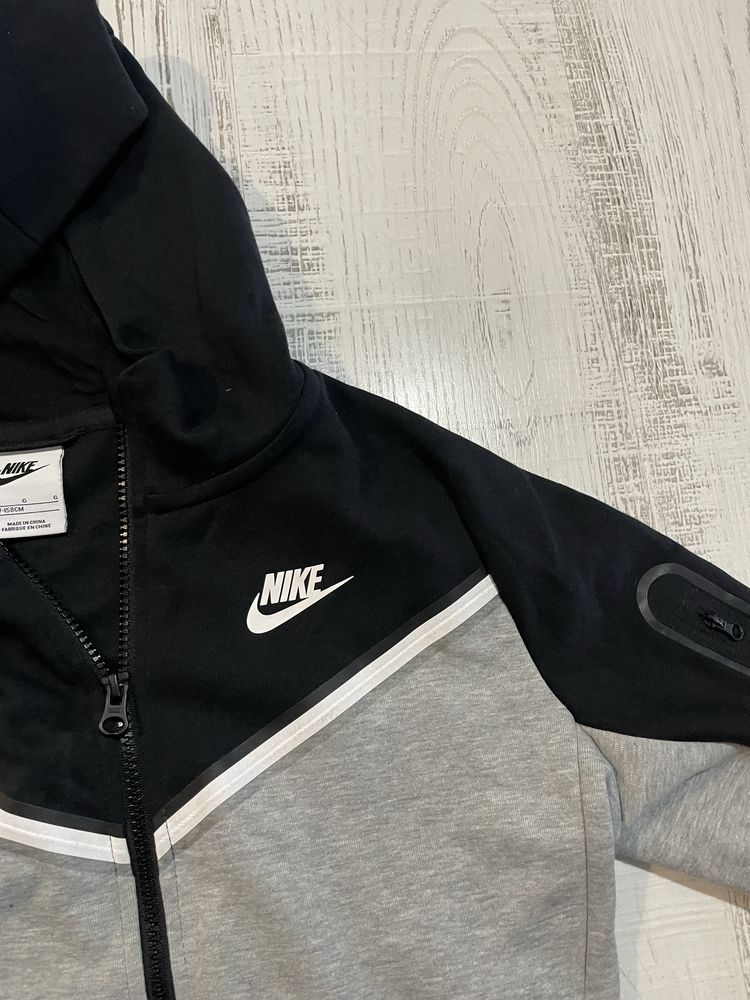 Nike tech fleece preto e cinzento
