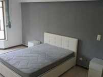 Quarto para casal  arrenda-se nas Mercês/Mem Martins entrada imediata.