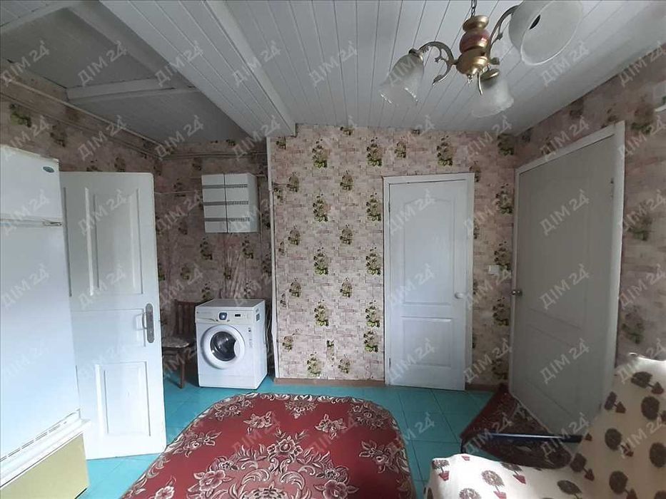 Будинок на два входи. Заходь та живи!