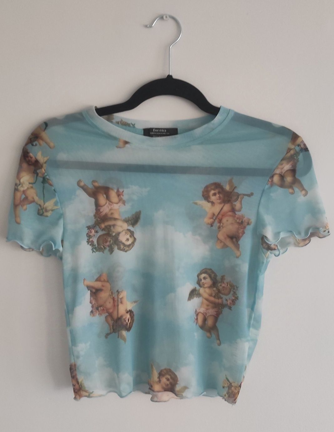 Koszulka w aniołki cherubinki Bershka