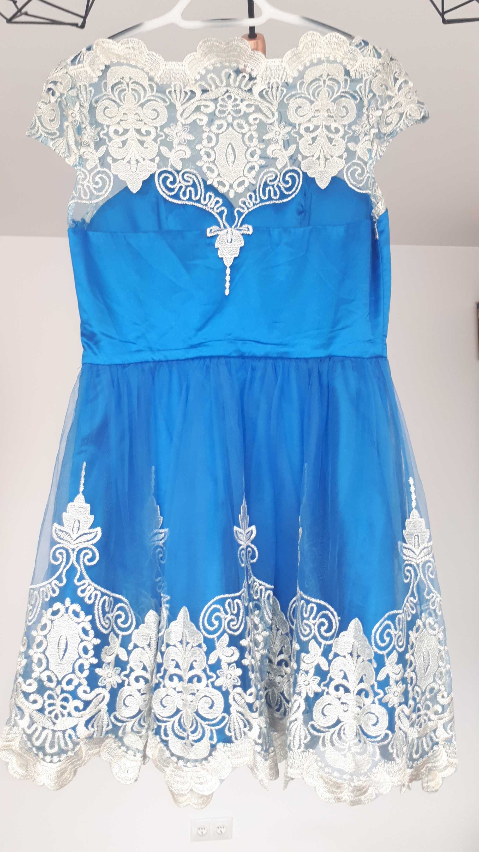Sukienka niebieska chabrowa z koronką L 40