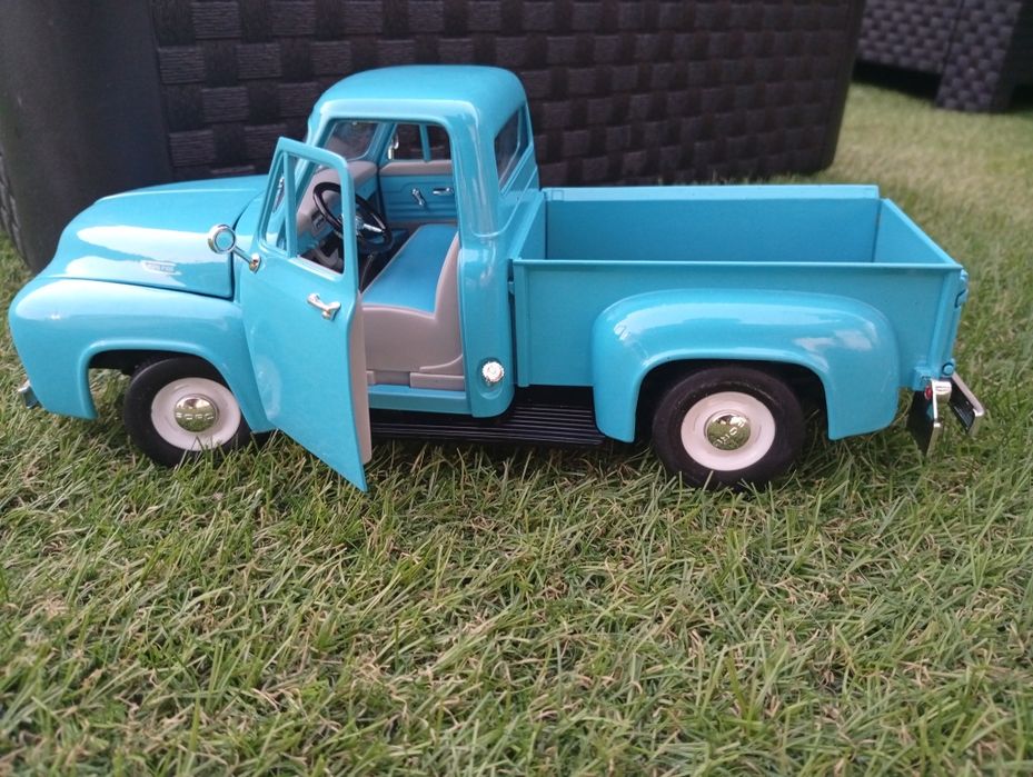 1/18 Ford f-100 Pickup