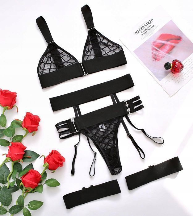 Seksowny prześwitujący komplet bielizna 3 części Walentynki czarny