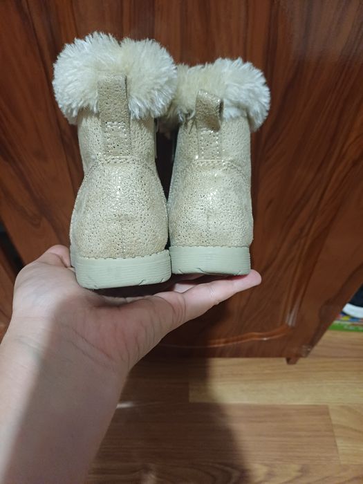 дитячі чоботи Cat & Jack, розмір 6.