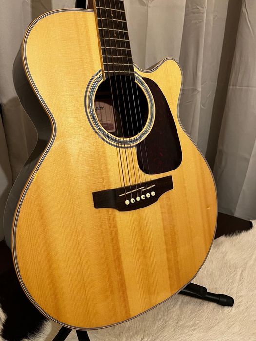 Guitarra Takamine GN 71