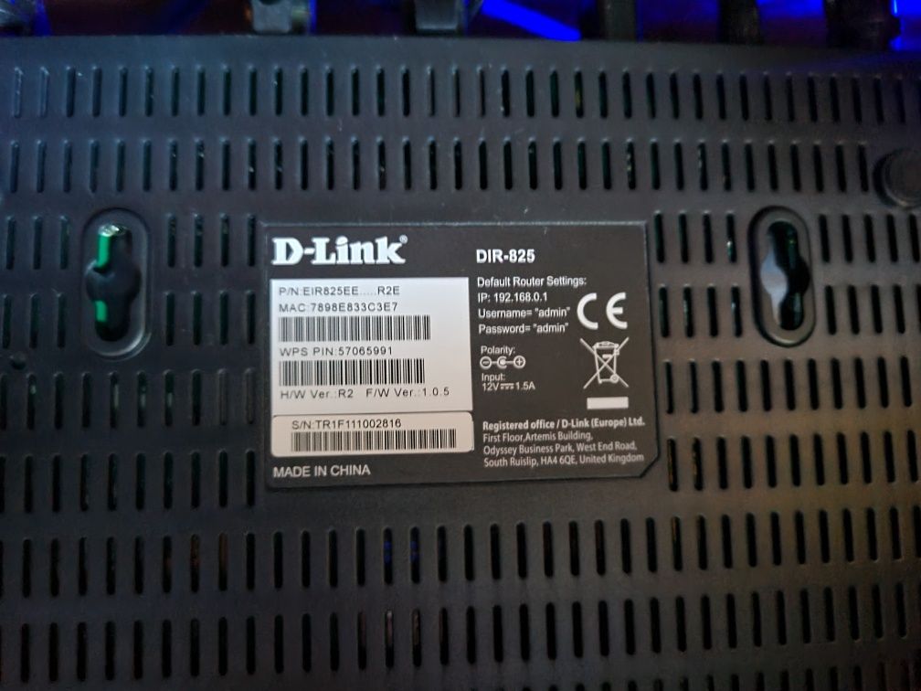 Router D-Link DIR 825