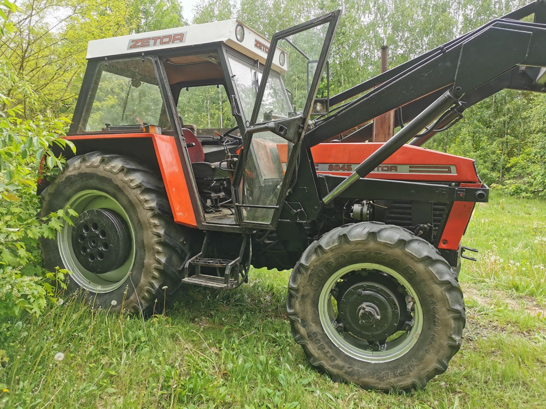Zetor 8045 z turem