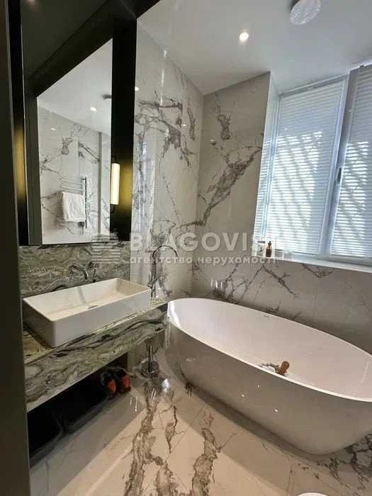 Продаж 2к квартири Печерск, ст.м. Звіринецька