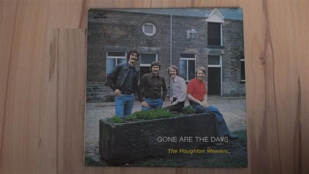 The Houghton Weavers – Gone Are The Days