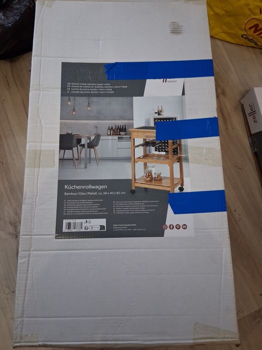 Stolik kuchenny na kolkach