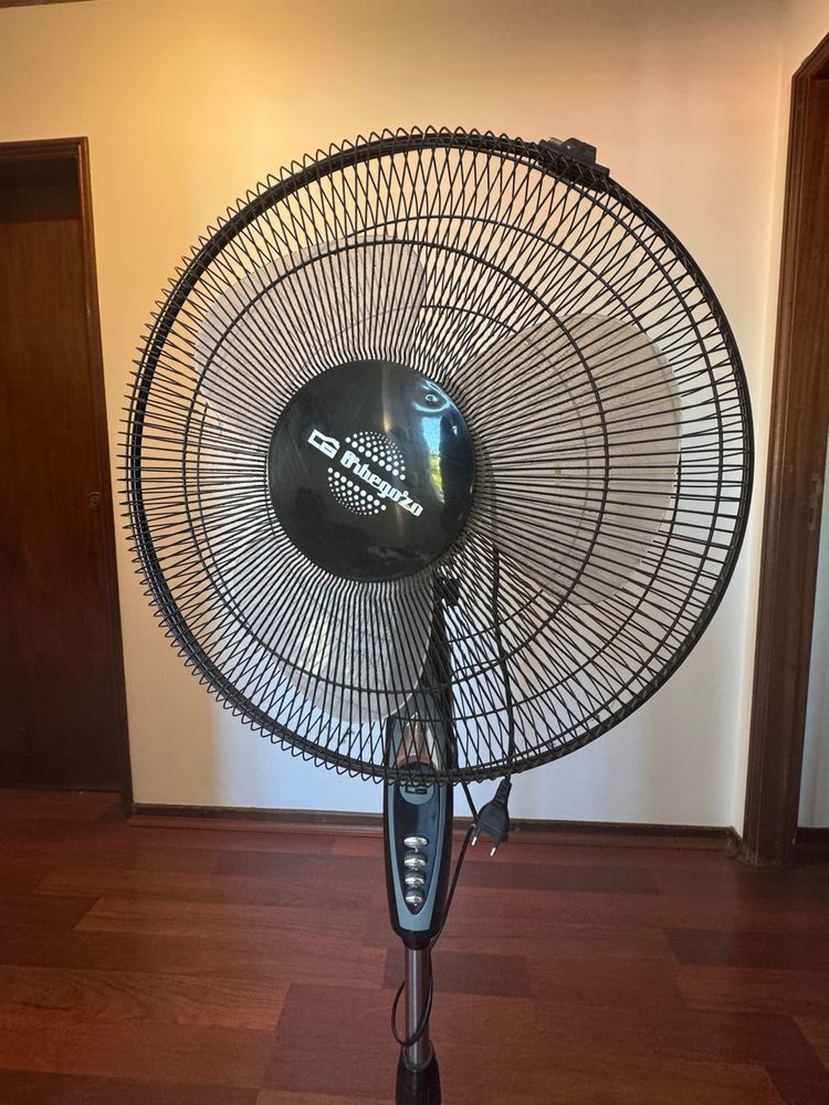 Ventoinha de pé com 3 velocidades