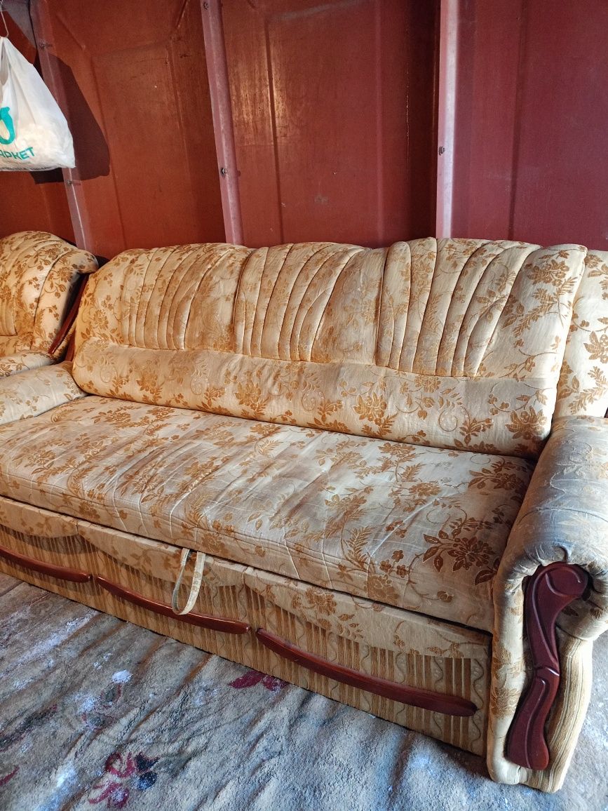 Продам диван 2 штуки, кресло раскладное. . Доставка.