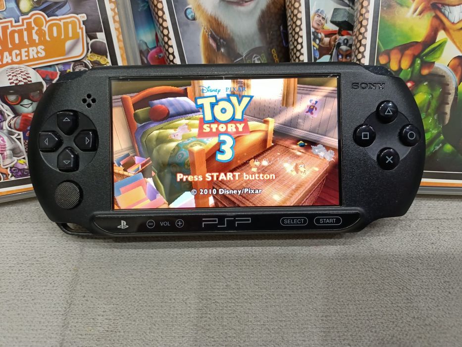 Konsola PSP E-1004+13gier+etui