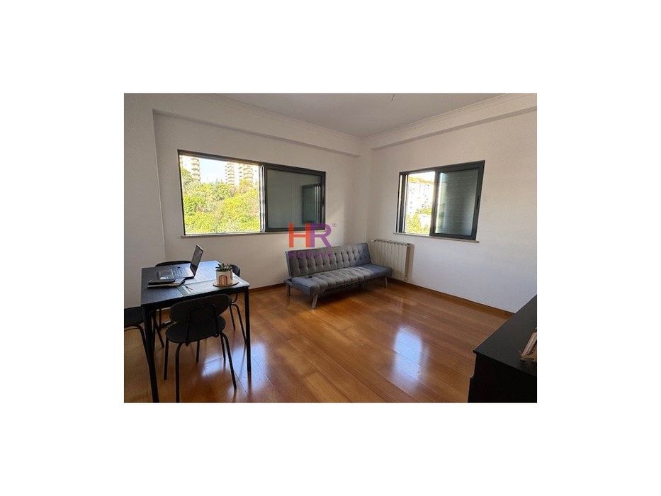 Urb. Gorlulão- arrenda-se T1 Mobilado e equipado